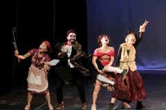 Các diễn viên đoàn kịch tư nhân LucTeam trong vở 'Cơn ghen của Lọ Lem.' (Ảnh: Tuấn Đào) 