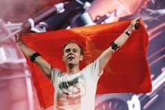 Armin van Buuren từng biểu diễn thành công ở Hà nội năm 2015. (Ảnh: BTC) 
