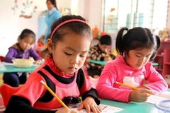 Trẻ em là đối tượng cần được bổ sung dinh dưỡng hợp lý. (Ảnh: TTXVN)