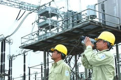 EVN thực hiện các biện pháp đảm bảo cung cấp điện mùa khô 2010. (Ảnh: Ngọc Hà/TTXVN)