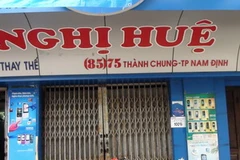 Nhà được đánh số theo kiểu "hai trong một" - 85 (75). (Ảnh: P.V/Vietnam+)