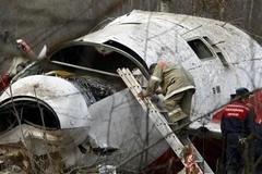 Hiện trường vụ tai nạn máy bay chở Tổng thống Ba Lan. (Ảnh: Reuters)