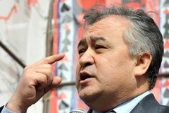 Phó Thủ tướng lâm thời Kyrgyzstan Omurbek Tekebayev. (Ảnh: Getty Images)
