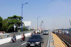 Thông xe nhánh bên trái hướng từ Đồng Nai về cầu Sài Gòn. (Ảnh: Hoàng Hải/TTXVN)