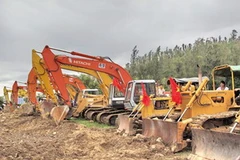 Khởi công xây dựng giai đoạn 1, tuyến giao thông Mỹ Khê-Trà Khúc. (Ảnh: Thanh Long/TTXVN)