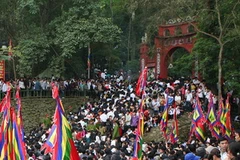 Khách thập phương về Đền Hùng trong ngày Giỗ tổ. (Ảnh: Nhật Anh/TTXVN) 