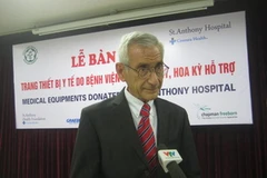 Giáo sư Carl Edwin Bartecchi. (Ảnh: PV/Vietnam+)