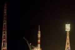 Tàu vũ trụ Liên hợp TMA-19 được phóng từ sân bay vũ trụ Baikonur. (Ảnh: AP)