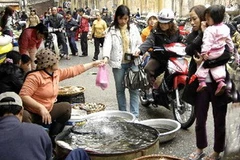 Tại nhiều chợ, giá các loại cá đã tăng. (Ảnh: Đình Huệ/TTXVN)