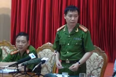 Đại tá Dương Văn Giáp (đứng) - Trưởng phòng cảnh sát hình sự Công an thành phố Hà Nội. (Ảnh: PV Vietnam+)