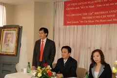 Ra mắt cuốn sách tại Đại sứ quán Việt Nam tại Canada. (Ảnh: VOV)