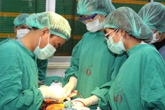 Một ca phẫu thuật chỉnh hình hàm mặt tại Bệnh viện Răng hàm mặt Trung ương. (Ảnh: Hữu Oai/TTXVN)