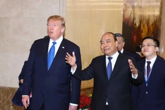 Thủ tướng Nguyễn Xuân Phúc hội kiến Tổng thống Hoa Kỳ Donald Trump nhân dịp sang Việt Nam dự Hội nghị thượng đỉnh Hoa Kỳ-Triều Tiên lần thứ hai. (Ảnh: Thống Nhất/TTXVN)