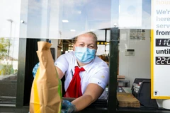 McDonald’s ngừng việc mở lại dịch vụ ăn uống tại nhà hàng