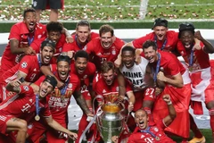 Niềm vui phút đăng quang vô địch UEFA Champions League của các cầu thủ Bayern Munich. (Ảnh: AFP/TTXVN)