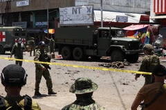 Cảnh sát phong tỏa hiện trường vụ nổ ở Philippines hôm 24/8. (Ảnh: AFP/TTXVN)