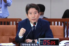 Bộ trưởng Thống nhất Hàn Quốc Lee In-young trong phiên điều trần trước Quốc hội ở Seoul. (Ảnh: YONHAP/TTXVN)