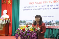 Phó Chủ tịch Ủy ban nhân dân tỉnh Đắk Lắk H’Yim Kđoh phát biểu tại hội nghị. (Ảnh: Hoài Thu/TTXVN)