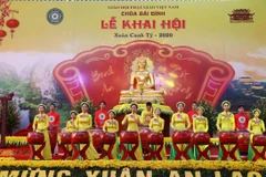 Màn biểu diễn trống hội đặc sắc tại lễ khai mạc. (Ảnh: Đức Phương/TTXVN)