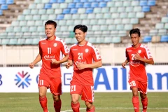 Công Phượng (giữa) giúp TP.HCM có điểm tại Myanmar. (Nguồn: clbbongdatphcm)