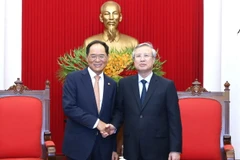 Thường trực Ban Bí thư Trần Quốc Vượng tiếp Đại sứ Hàn Quốc tại Việt Nam. (Ảnh: Phương Hoa/TTXVN)