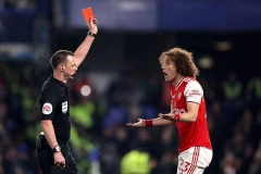 Arsenal phải thi đấu thiếu người từ phút 26.