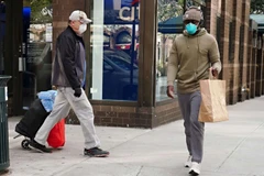 Người dân New York bắt buộc phải đeo khẩu trang nơi công cộng. (Nguồn: ABC News)