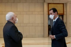 Tổng thống Syria Bashar al-Assad (phải) gặp Ngoại trưởng Iran Mohammad Javad Zarif. (Nguồn: Reuters)