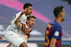 Bayern khiến Barcelona muối mặt rời Champions League.