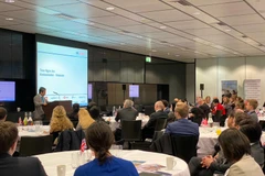 Đại sứ Việt Nam tại Anh, Trần Ngọc An giới thiệu vai trò Chủ tịch ASEAN 2020 của Việt Nam tại Hội đồng Kinh doanh Anh-ASEAN ngày 14/1 tại London. (Ảnh: Diễm Quỳnh/Vietnam+)