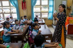 Muôn vàn tâm tư của bố mẹ khi trẻ tựu trường mùa dịch COVID-19