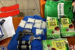 Tang vật một vụ triệt phá đường dây ma túy lớn tại Thành phố Hồ Chí Minh. (Ảnh: TTXVN phát)