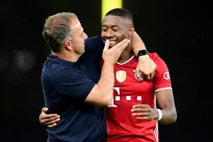 HLV Hansi Flick và Alaba. (Nguồn: Getty Images)