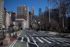 Cảnh vắng vẻ trên đường phố tại New York, ngày 26/3/2020, trong bối cảnh dịch COVID-19 lan rộng. (Ảnh: THX/TTXVN)