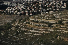 Khu định cư Givat Zeev của Israel ở gần thành phố Ramallah, Bờ Tây ngày 10/6. (Ảnh: AFP/TTXVN)
