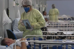 Bệnh nhân nhiễm COVID-19 điều trị tại bệnh viện ở Sao Paulo, Brazil. (Ảnh: AFP/TTXVN)