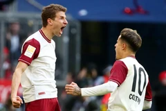 Mueller (trái) giúp Bayern chiến thắng. (Nguồn:: Getty Images)