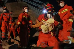 [Video] Sập khách sạn từng dùng để cách ly bệnh nhân COVID-19