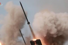 Hình ảnh buổi diễn tập pháo binh tầm xa của quân đội Triều Tiên ngày 2/3. (Ảnh: YONHAP/TTXVN)