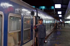 Sân ga Hà Nội trước khoảnh khắc giao thừa. (Ảnh: Doãn Đức/Vietnam+)