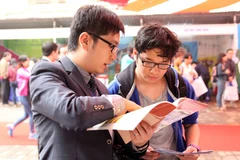 Tại triển lãm, các trường cũng công bố 100 suất học bổng trị giá từ 50% đến 100% giá trị khóa học. (Ảnh: Doãn Đức/Vietnam+)