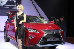 Phiên bản RX350 có giá 3,3 tỷ đồng. (Ảnh: Doãn Đức/Vietnam+)