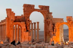 Nhiều công trình kiến trúc cổ đã bị phiến quân IS phá hủy tại thành cổ Palmyra ngày 1/4/2016. (Nguồn: EPA/TTXVN)