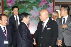 Chủ tịch UBND TP. Hồ Chí Minh Nguyễn Thành Phong tiếp ông Iijima Isao, Cố vấn đặc biệt của Thủ tướng Nhật Bản đang thăm và làm việc tại Việt Nam. (Ảnh: Thanh Vũ/TTXVN)