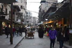 Cảnh yên bình của người dân Syria trên một tuyến phố ở Aleppo ngày 29/12. (Nguồn: EPA/TTXVN)