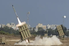 Hệ thống lá chắn tên lửa Vòm Sắt của Israel được triển khai gần Ashdod, miền nam Israel, giáp giới với Dải Gaza ngày 9/7. (Nguồn: THX/TTXVN)