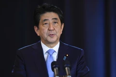 Thủ tướng Nhật Bản Shinzo Abe tại cuộc họp báo ở Buenos Aires (Argentina) ngày 21/11. (Nguồn: AFP/TTXVN)