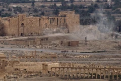 Chuyên gia Nga kích nổ mìn do IS gài lại sau khi rút khỏi thành phố Palmyra ngày 14/4. (Nguồn: AP/TTXVN)