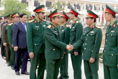 Phó Chủ tịch Quốc hội Đỗ Bá Tỵ thăm cán bộ, chiến sỹ Sư đoàn 316