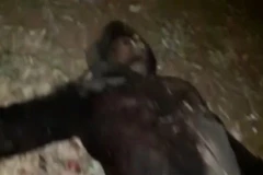 Hình ảnh được cho là thi thể của một đối tượng sau cuộc oanh kích ở gần làng Barisha, tỉnh Idlib, Tây Bắc Syria, nơi các nhóm có liên quan tới tổ chức khủng bố Nhà nước Hồi giáo (IS) tự xưng trú ngụ, ngày 27/10/2019. (Ảnh: AFP/TTXVN)